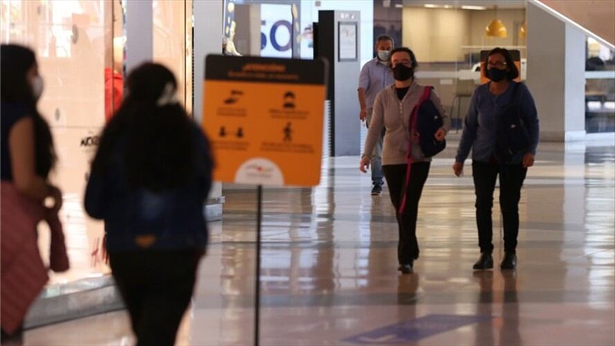 Restricciones para ciudades con 85% de ocupación UCI o más. Foto: Colprensa