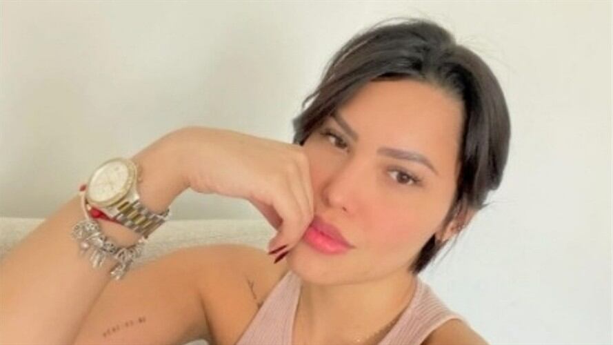 Ana del Castillo por poco se quema el rostro con pólvora. Foto: Instagram: @anadelcastilloj