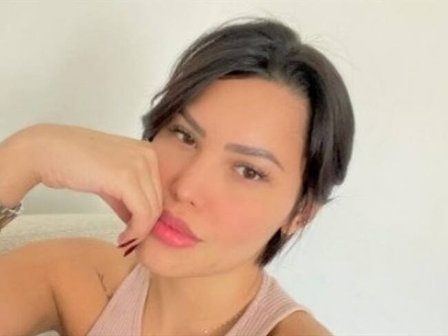 Ana del Castillo por poco se quema el rostro con pólvora. Foto: Instagram: @anadelcastilloj