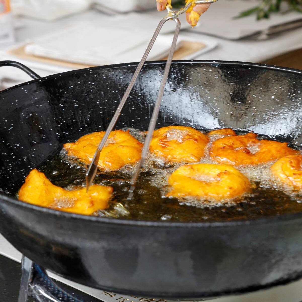 Evite quemaduras: Conozca cómo hacer buñuelos y las recomendaciones para evitar accidentes