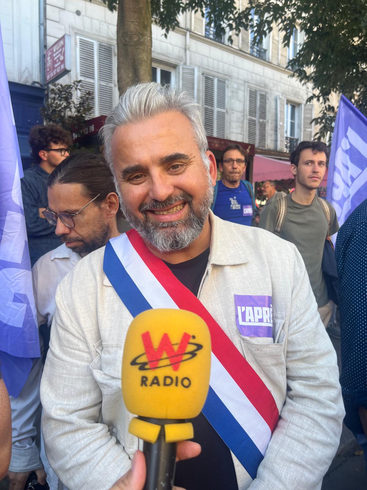 “Se necesita un cambio total”: Alexis Corbière, diputado de la Francia Insumisa