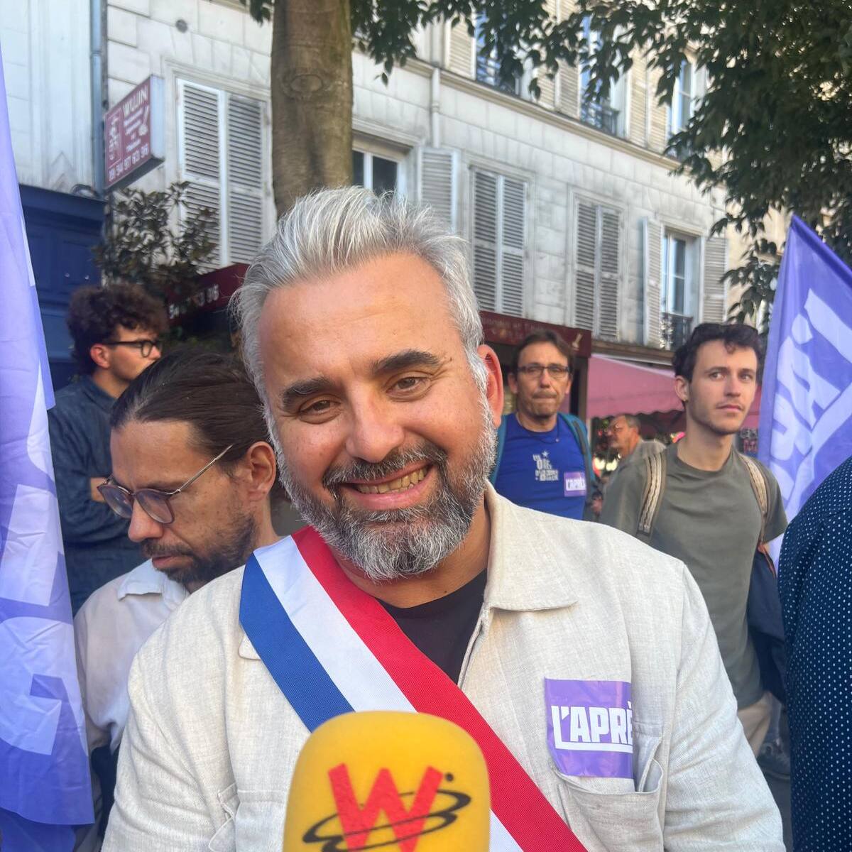 “Se necesita un cambio total”: Alexis Corbière, diputado de la Francia Insumisa