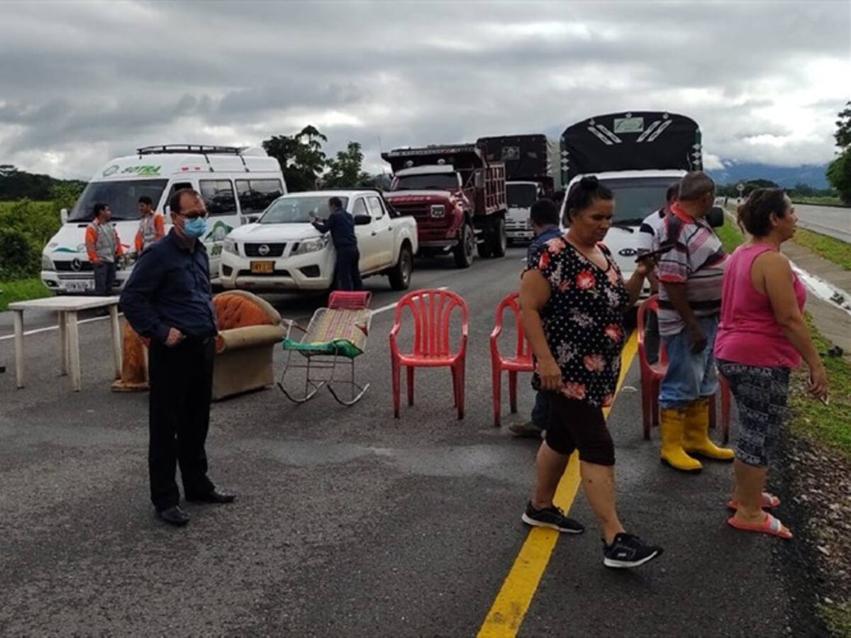 Sigue paso restringido en vía Bucaramanga - Barranca por protesta