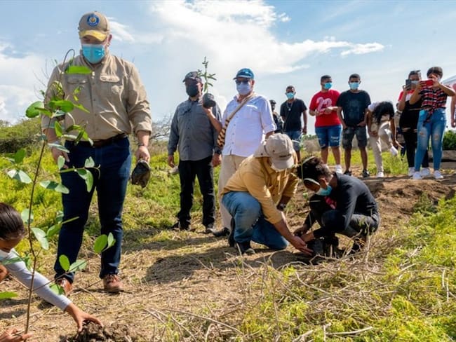 Presidente Duque visita a indígenas de la Sierra y promete plantar 700 mil árboles. Foto: Prensa Presidencia