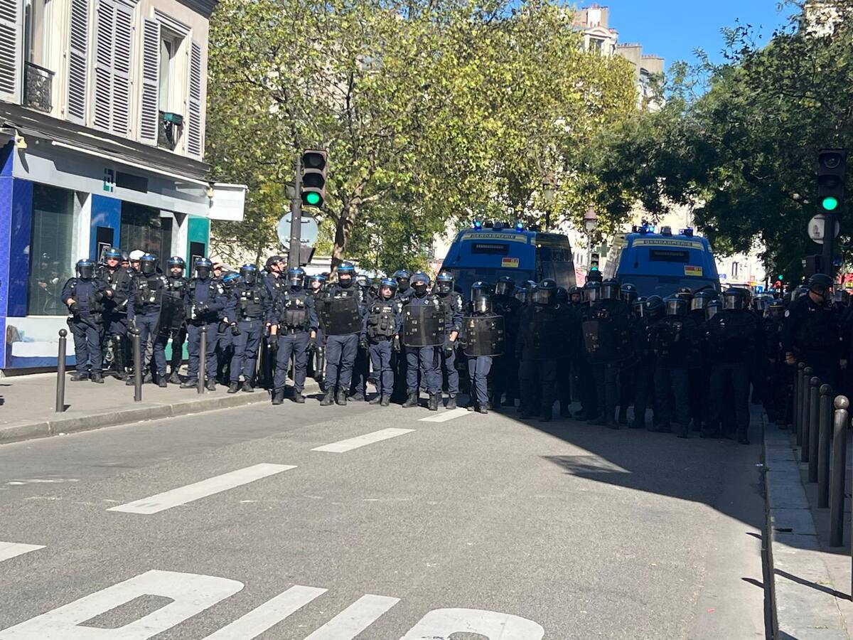 Decenas de detenidos en Francia por participar en bloqueos durante la protesta sindical