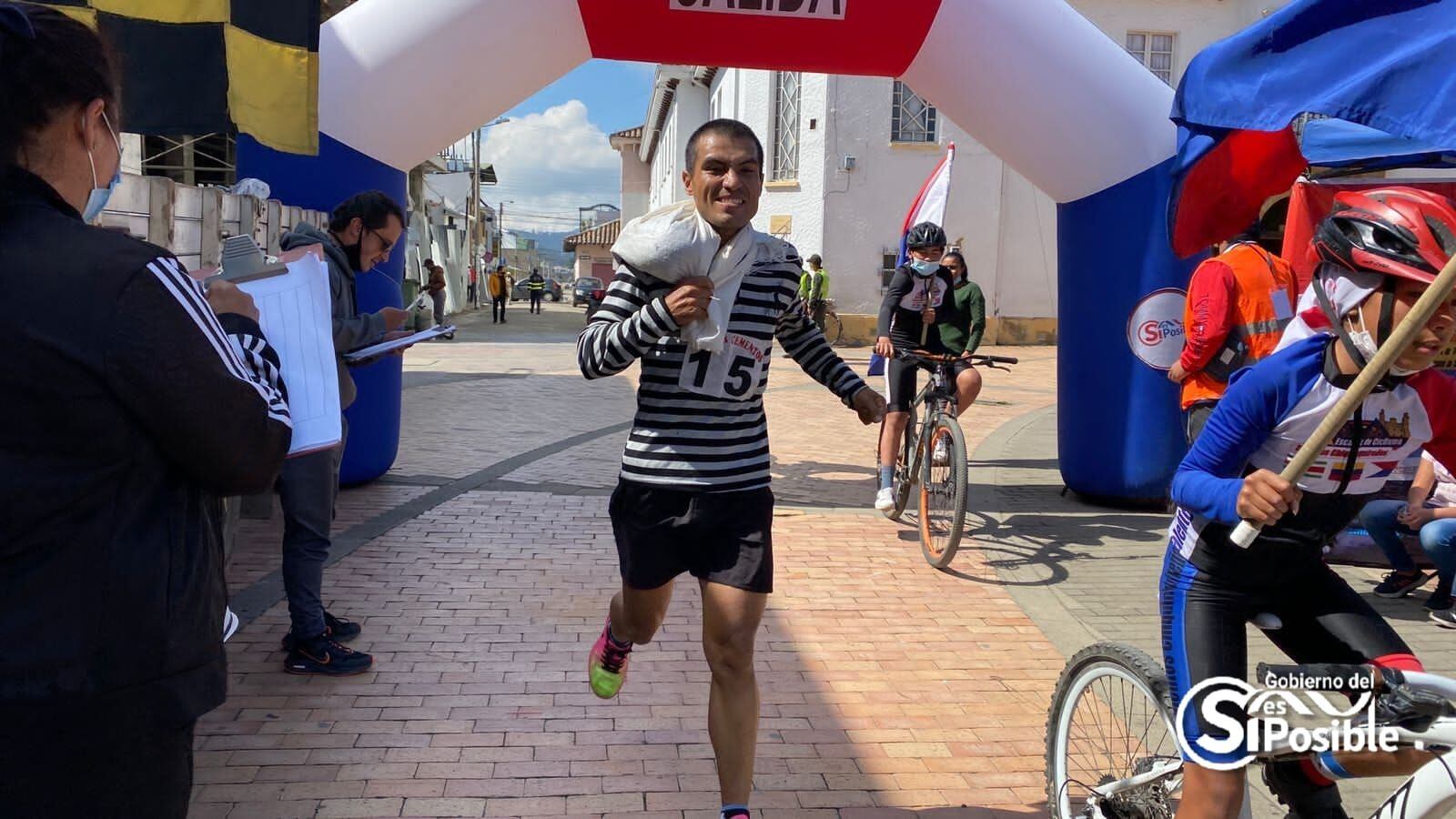 Las mujeres hicieron el recorrido con 4 kilos. Foto: Alcaldía de Chiquinquirá.