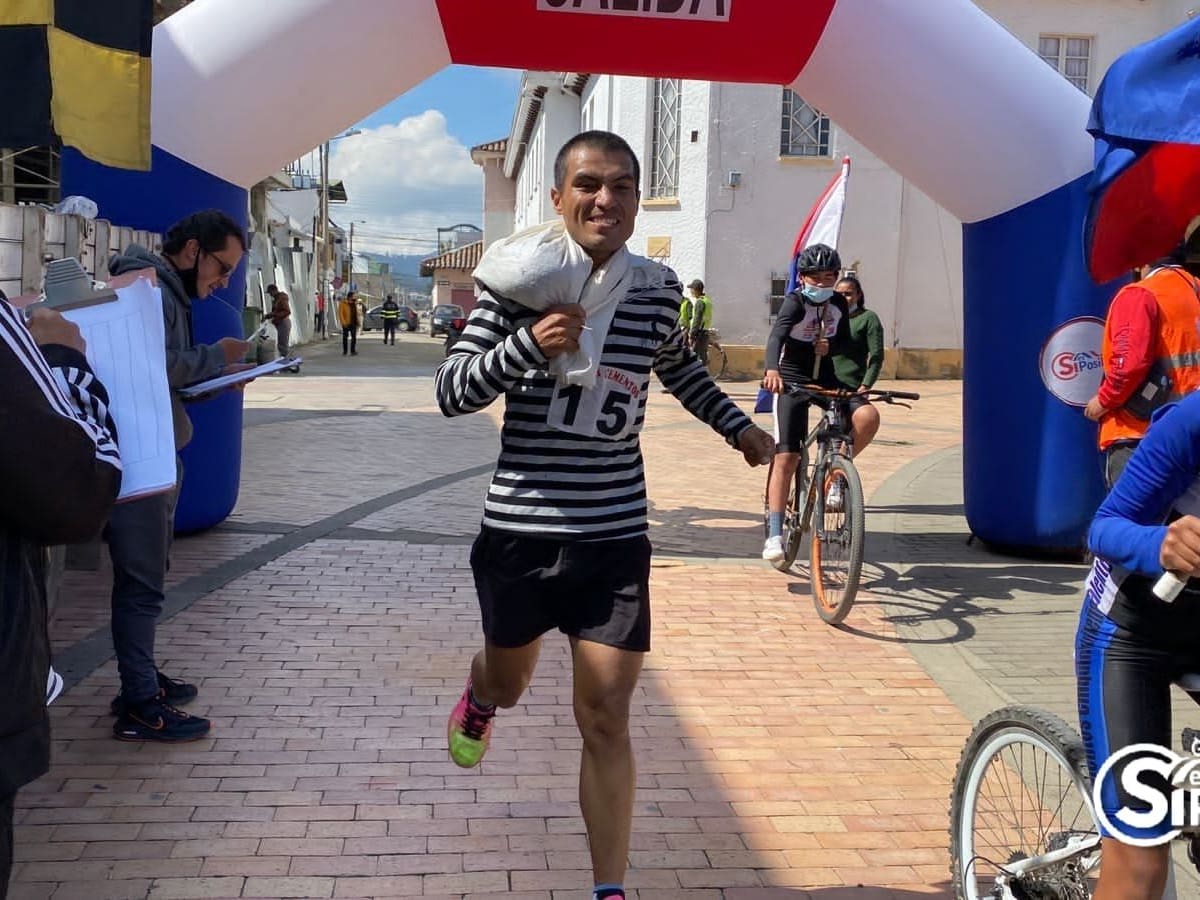 Más de 60 personas participaron de la carrera de coteros en Chiquinquirá