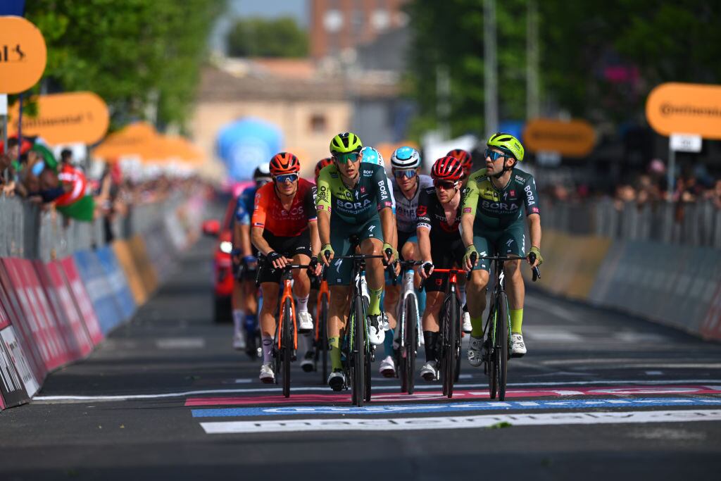 Ciclistas en el Giro de Italia. Foto: Dario Belingheri/Getty Images