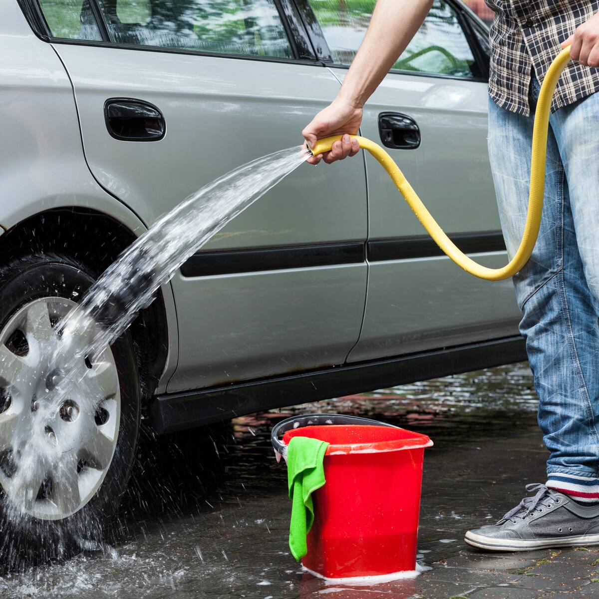 Ojo: ¿Cuál es la multa por lavar vehículos en vía pública? Categoría de la infracción, costo y más