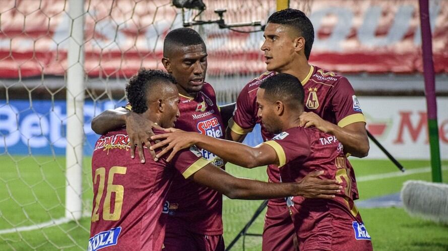 Jugadores del Deportes Tolima en el estadio Manuel Murillo Toro. Foto: Colprensa - Cortesía Dimayor