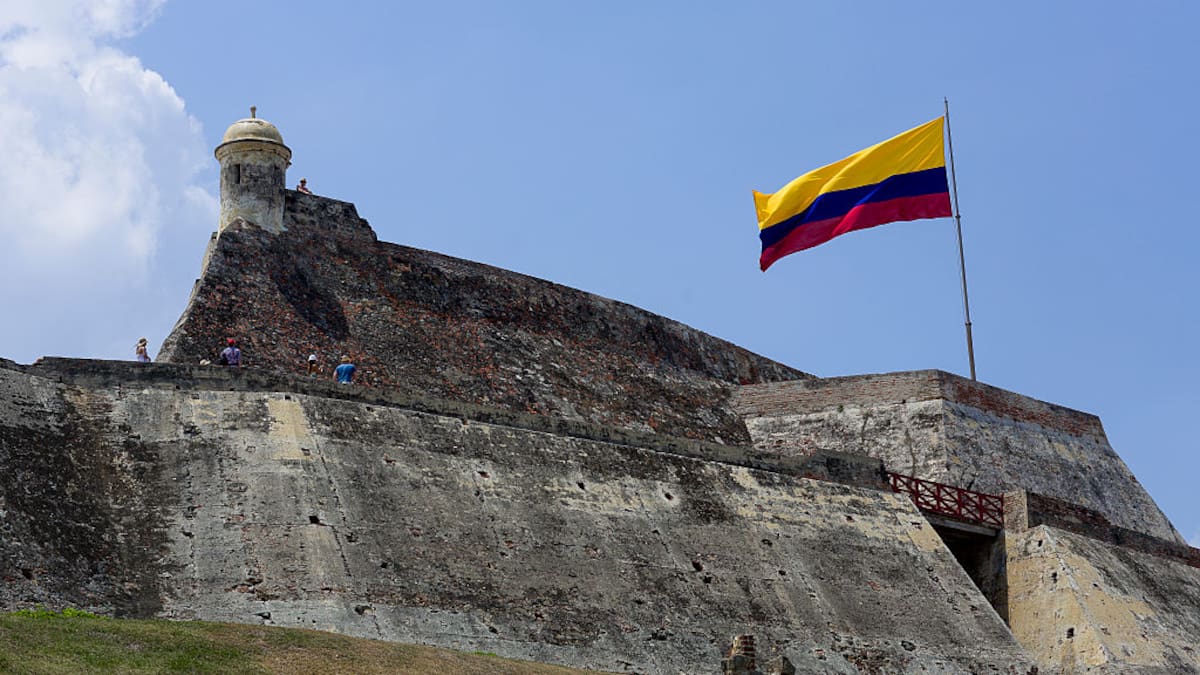 Capturaron a dos extranjeros que pintaron paredes del Castillo San Felipe de Barajas con aerosol