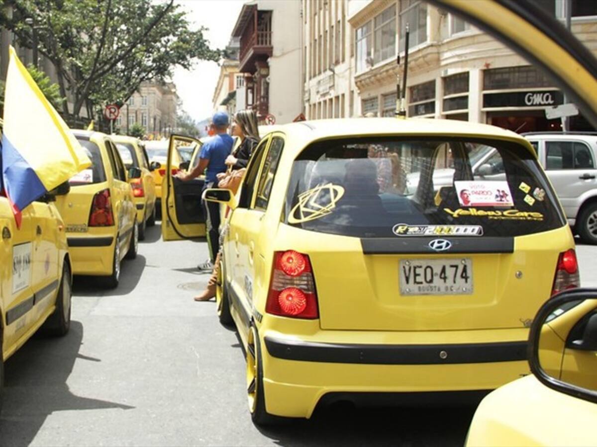 Taxistas piden que no se permita funcionamiento de plataformas ilegales en el transporte
