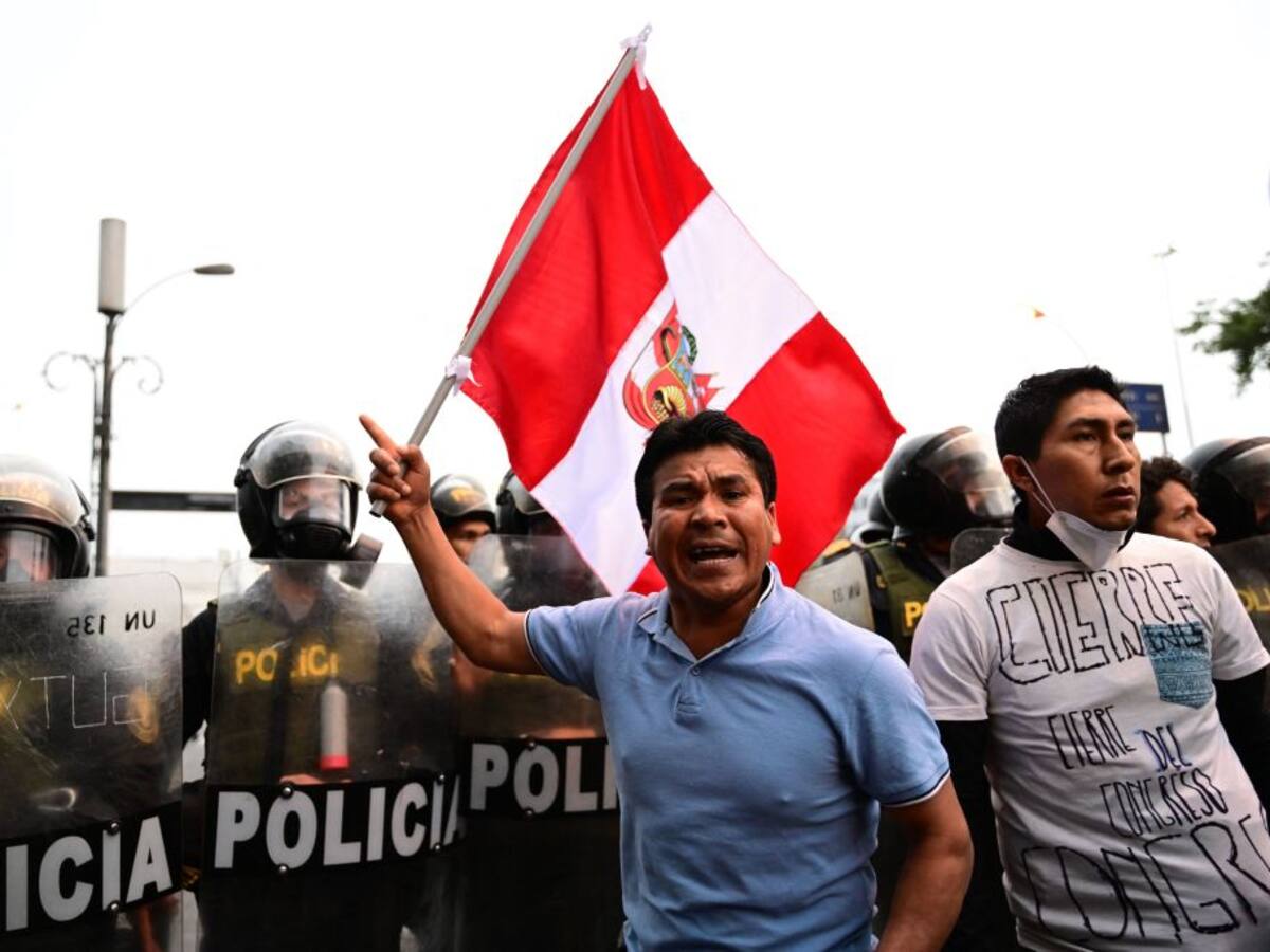 Protestas en Perú dejan 17 muertos en el primer día de la emergencia nacional