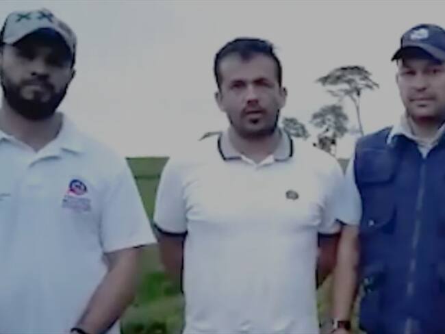 Comunidades entregaron a biólogo de Minambiente que había sido retenido en Caquetá. Foto: Colprensa / externos