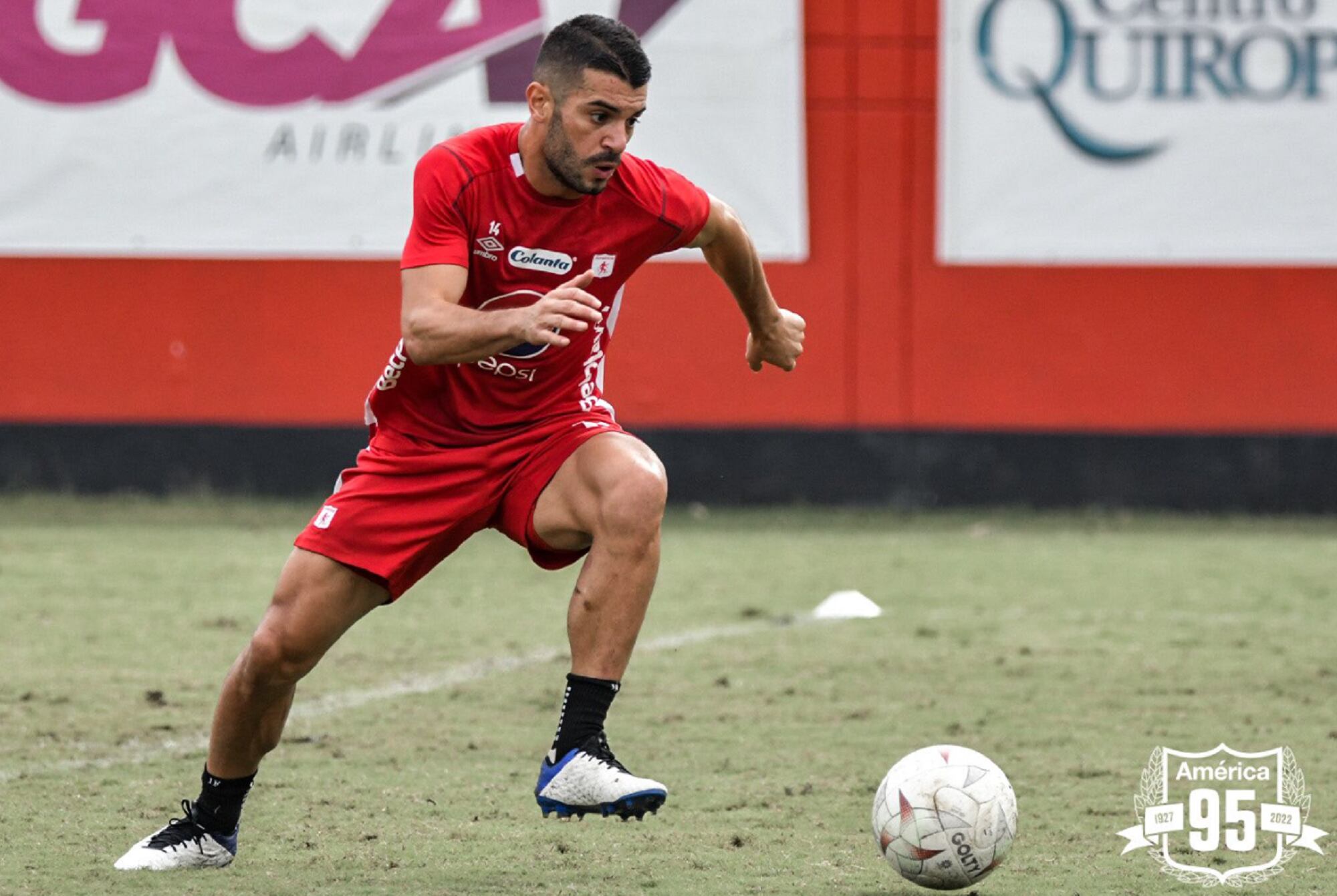 Iago Falque en entrenamiento con el América de Cali