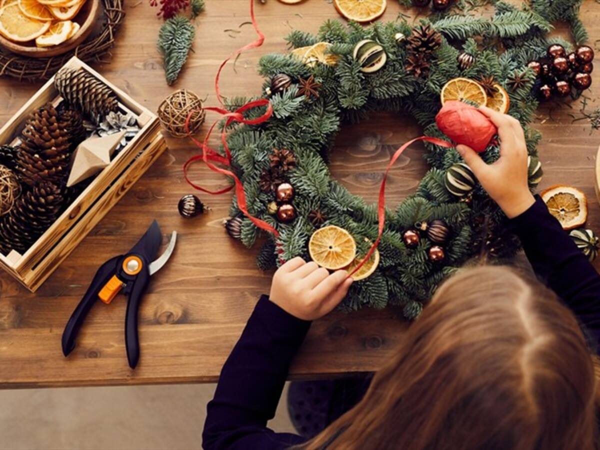 Cinco ideas para hacer manualidades navideñas en familia