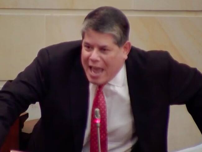 Senador de Cambio Radical, Antonio Zabaraín, propone controlar las redes sociales