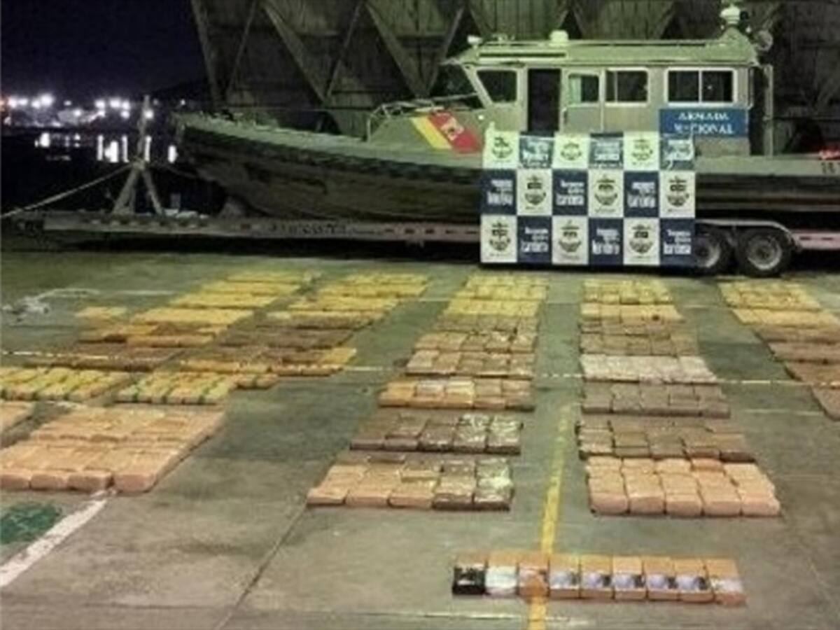Autoridades incautan lancha con tonelada y media de marihuana en Buenaventura