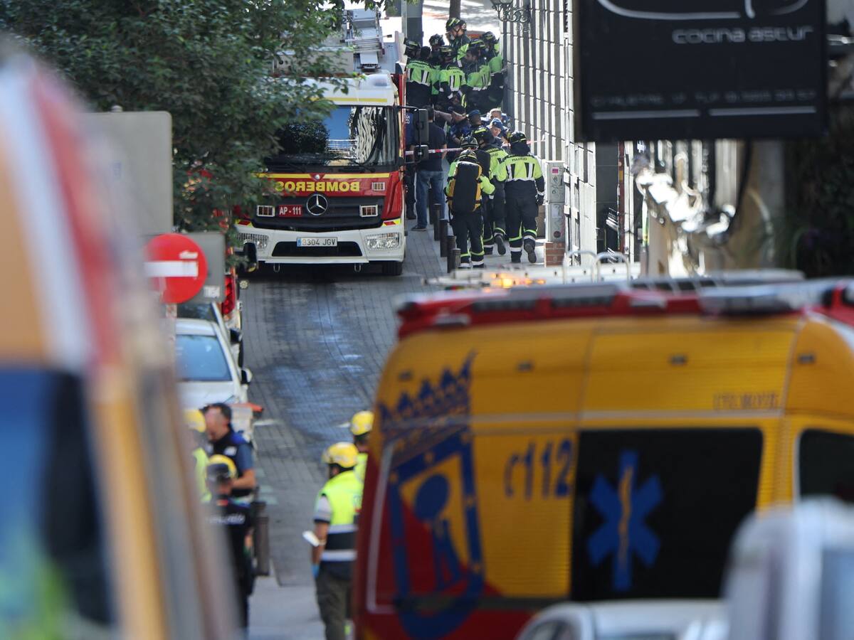 Cuatro desaparecidos en el derrumbe de un edificio en obras en el centro de Madrid