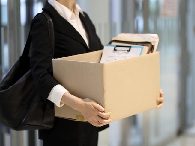 En febrero, por cada dos hombres que perdieron su empleo, lo hicieron a su vez tres mujeres. Foto: Getty Images / RUNSTUDIO