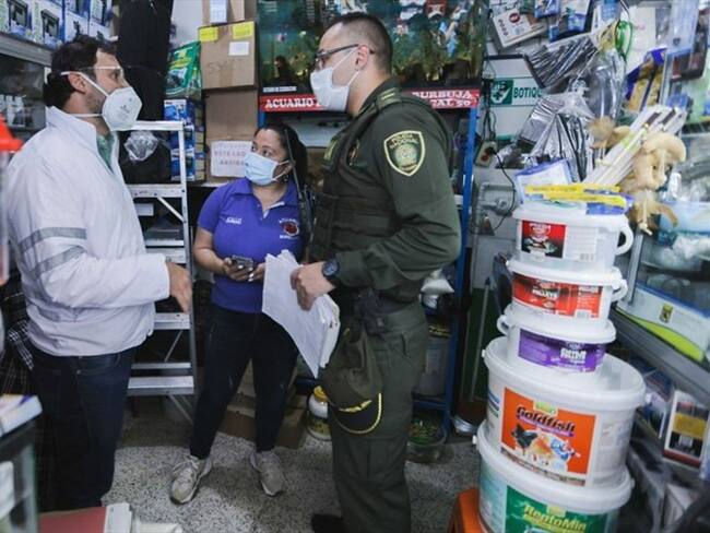 Sancionan a los dueños de cuatro locales comerciales de la Plaza de Mercado del barrio Restrepo. Foto: Cortesía Alcaldía de Bogotá