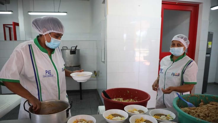 Manipuladoras del PAE en Santa Marta no cuentan con ARL