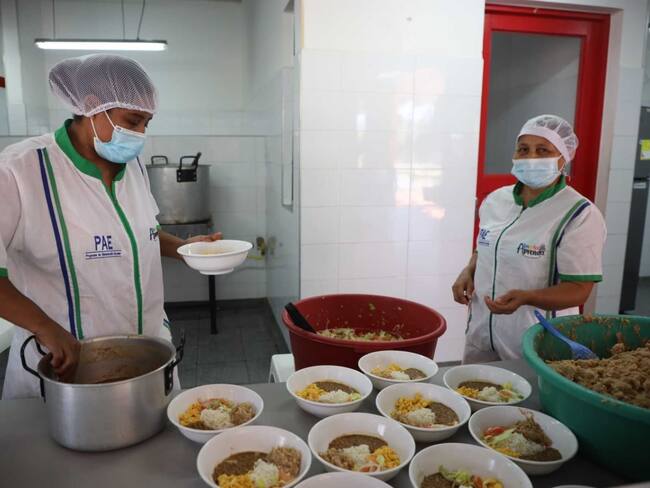 Manipuladoras del PAE en Santa Marta no cuentan con ARL