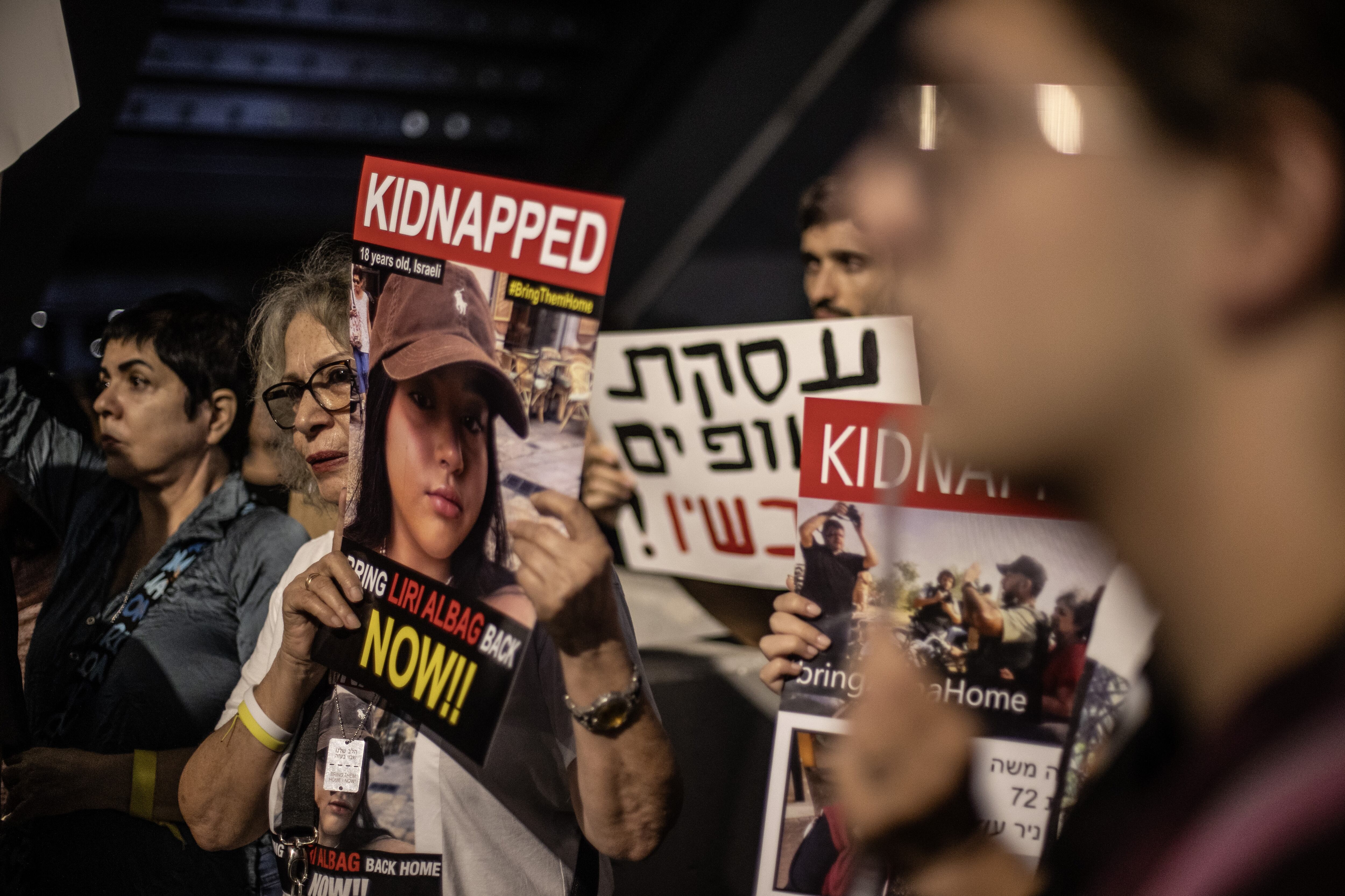 Manifestaciones que buscan la liberación de los secuestrados en Medio Oriente. FOTO: Mostafa Alkharouf/Anadolu via Getty Images
