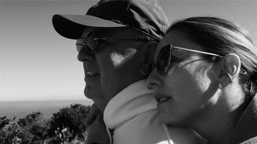 La presentadora de Master Chef Celebrity junto a su padre, el reconocido empresario, Germán Bahamón Vanegas. Foto: Foto: Facebook de Claudia Bahamón