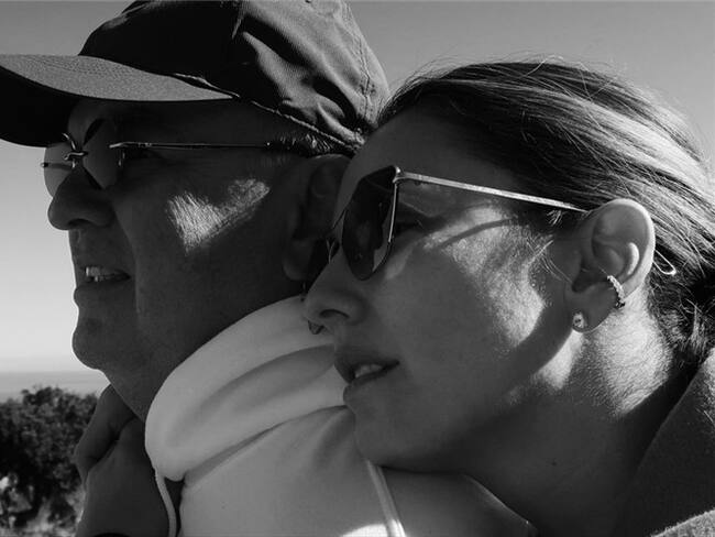 La presentadora de Master Chef Celebrity junto a su padre, el reconocido empresario, Germán Bahamón Vanegas. Foto: Foto: Facebook de Claudia Bahamón