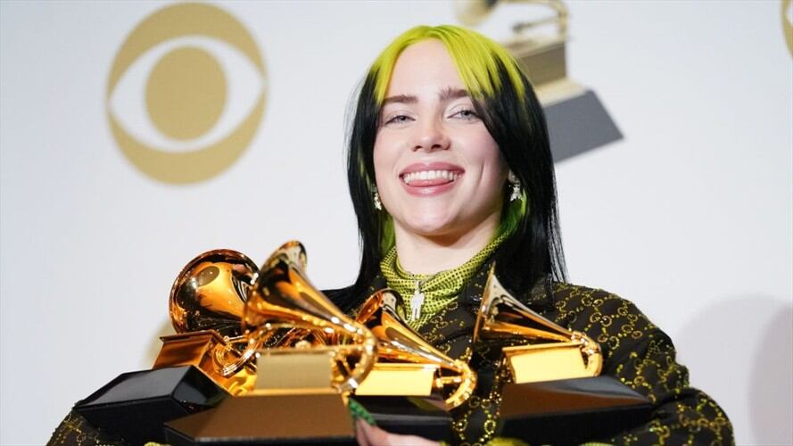 Billie Eilish no solo es la primera mujer en recibir el gran póker de los Grammy sino que es la más joven en lograrlo. Foto: Getty Images