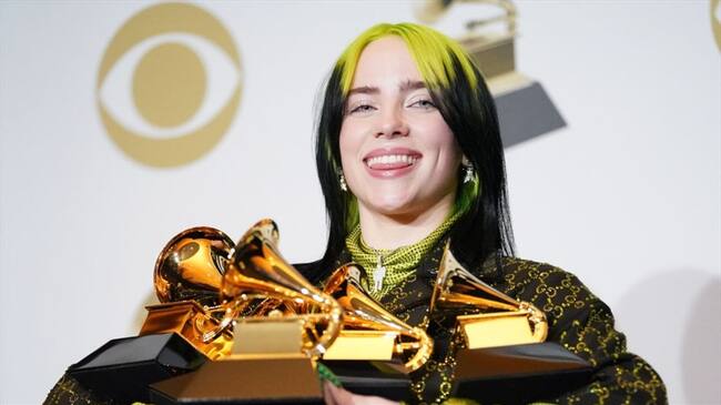 Billie Eilish no solo es la primera mujer en recibir el gran póker de los Grammy sino que es la más joven en lograrlo. Foto: Getty Images
