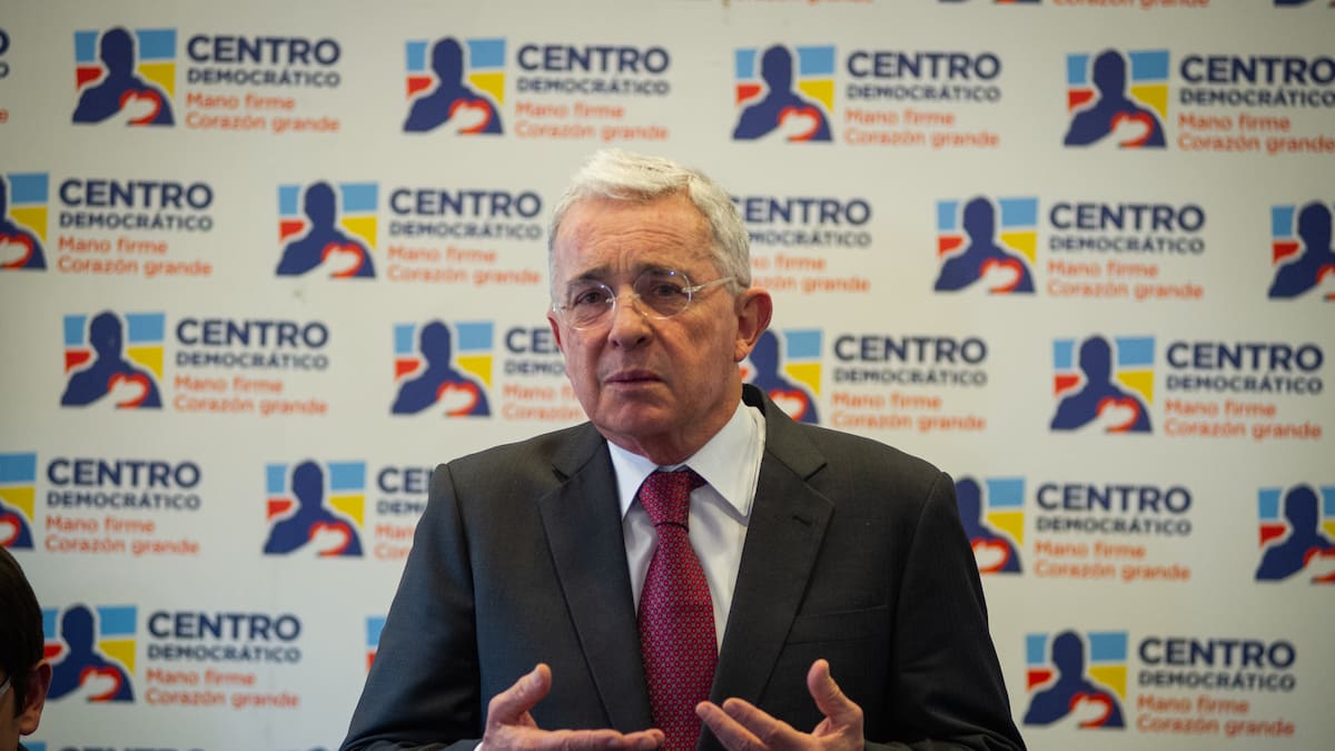 Uribe denunció ante Trump, Musk y Rubio al magistrado César Reyes con inconsistencias sobre Usaid