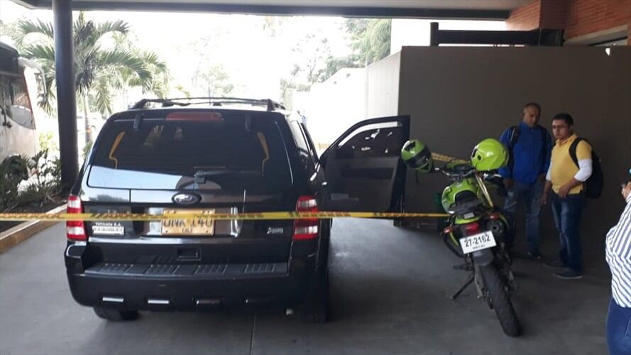 Irne Torres Castro, gerente del Hospital Universitario del Valle, sufrió un atentado con arma de fuego cuando se movilizaba en una camioneta. Foto: Policía Nacional