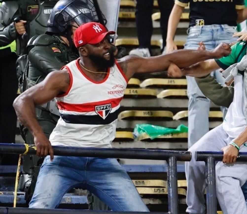 Identifican al hincha que habría iniciado disturbios en el Atanasio Girardot. Foto tomada de X @ManuelVillaMe