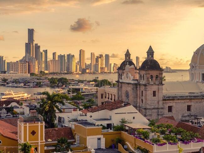 Diez funcionarios públicos de Cartagena estarían en riesgo de investigación, indagatoria o incluso sanción disciplinaria por la falta de acciones del Distrito en los casos Aquarela y Quiroz. Foto: Getty Images / Starcevic