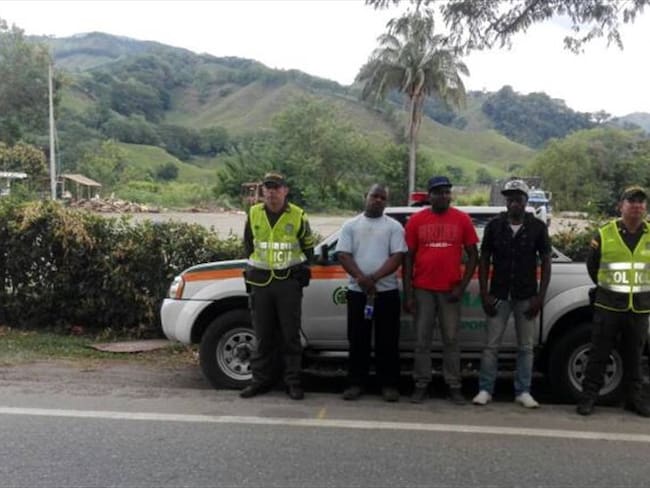 Tres extranjeros ilegales fueron detenidos en vías de Caldas. Foto: Cortesía de la Policía de Caldas.