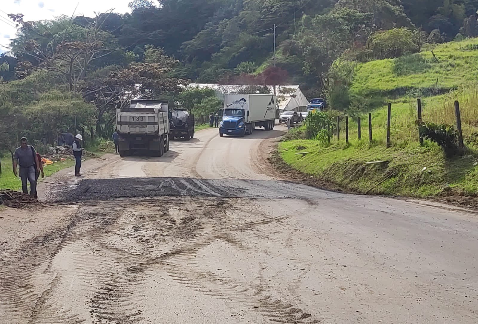 Por la nueva emergencia se realizaron trabajos de nivelación en el pavimento para garantizar un tránsito seguro. crédito: Invías.