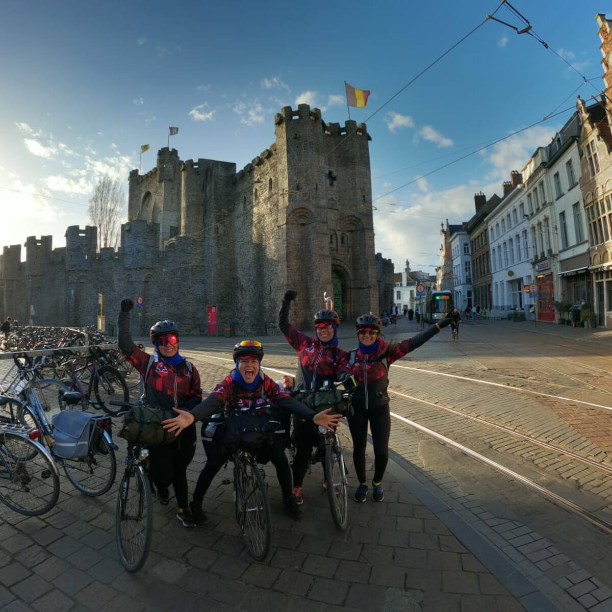 Curvas en Bici: 4 Mujeres colombianas pedalearon 3.000 Kilómetros por Europa