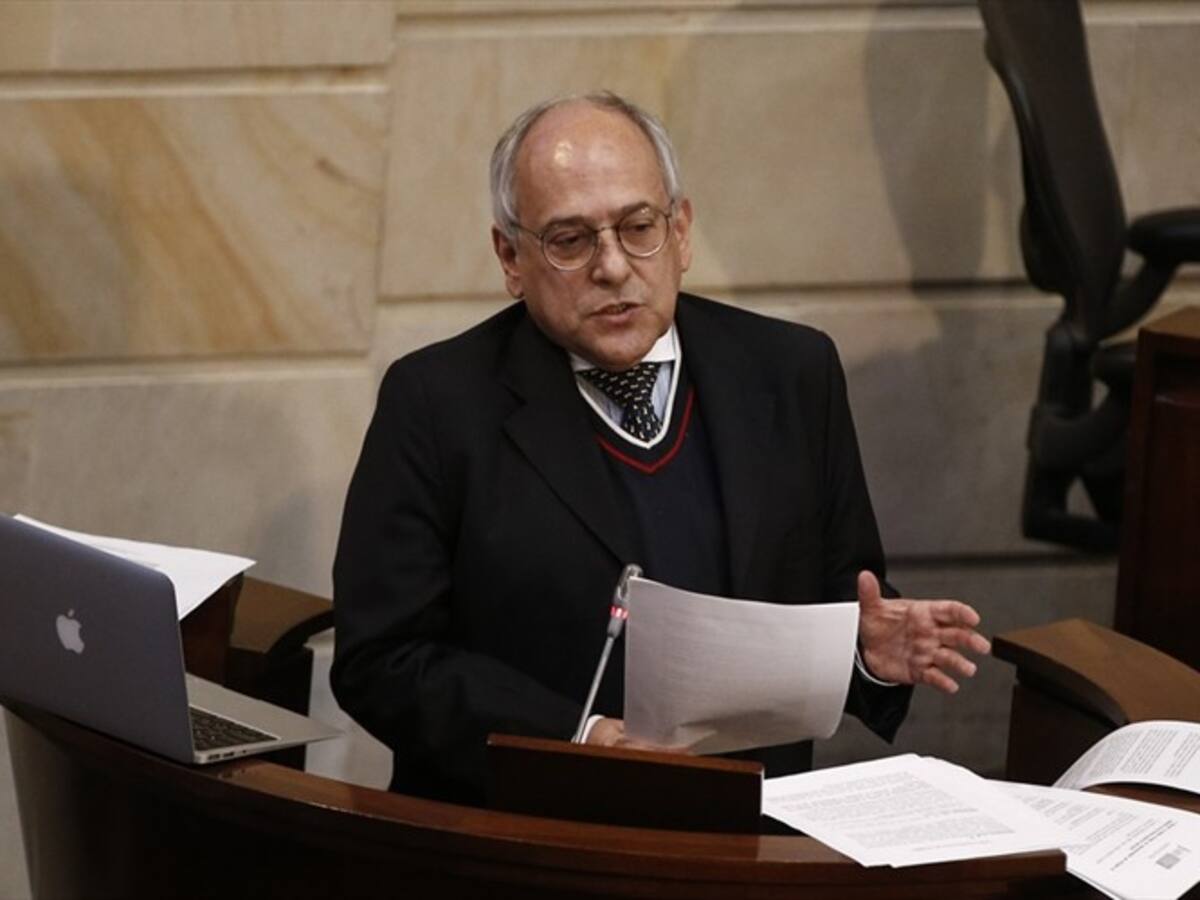 José Obdulio Gaviria tuvo un síncope en el Senado