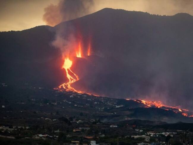 La emisión de lava es mucho mayor de la emitida a lo largo de la pasada semana, pero sobre todo mucho más fluida.. Foto: Kike Rincon/Europa Press via Getty Images