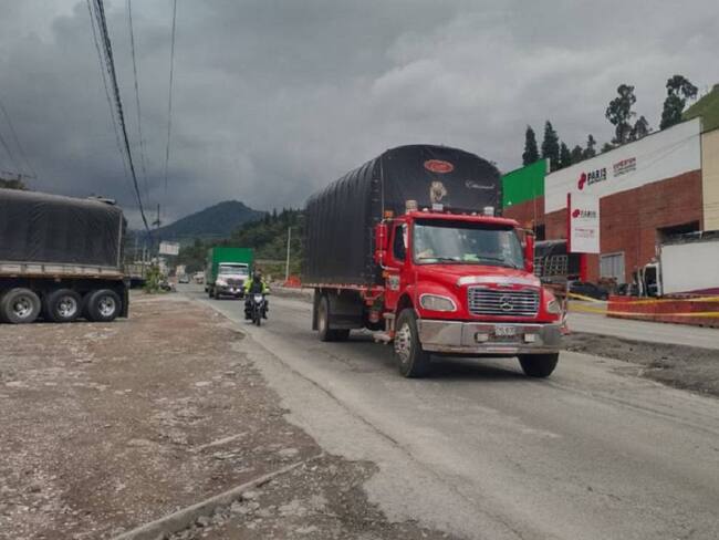 Alto flujo de vehículos por Manizales. Crédito: W Radio.