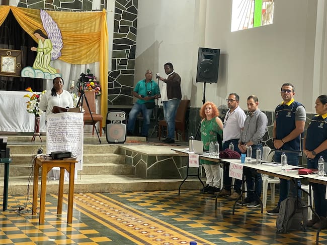 Mesa de diálogo en Buenaventura. Foto: W Radio.