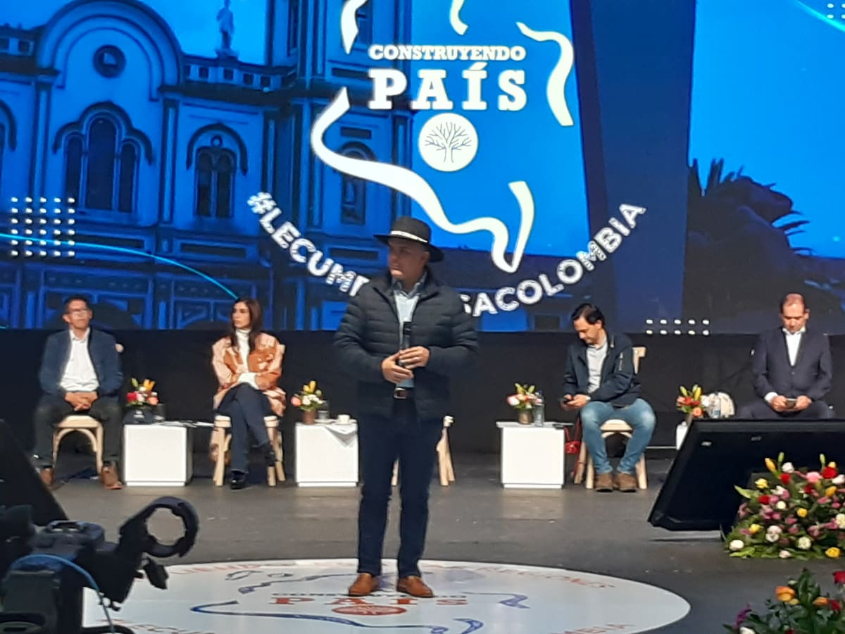 Discursos demagogos quieren destruir la minería para hacerle la vuelta a quién sabe quién: Duque