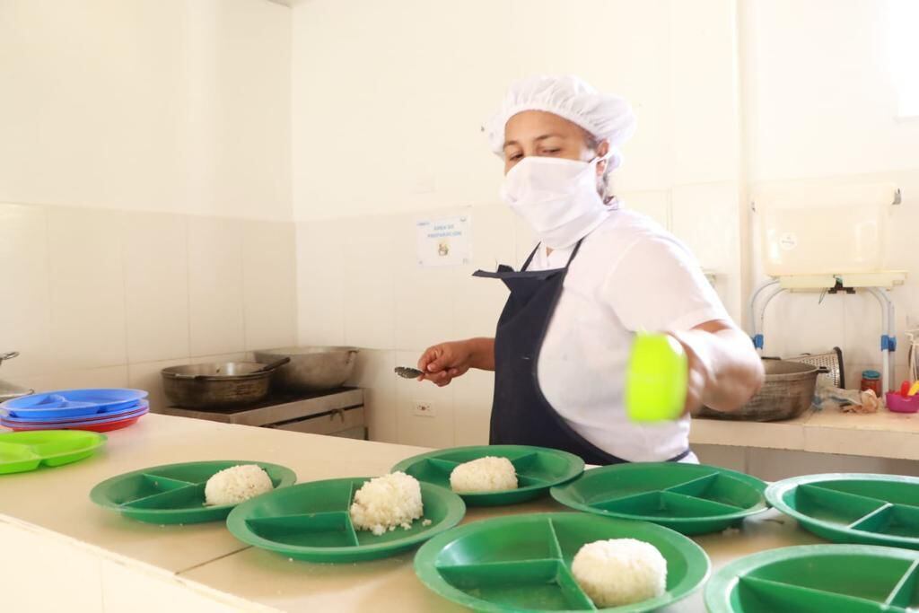 Programa de Alimentación Escolar reinició en Montería, según la administración municipal. Foto: prensa Alcaldía de Montería.
