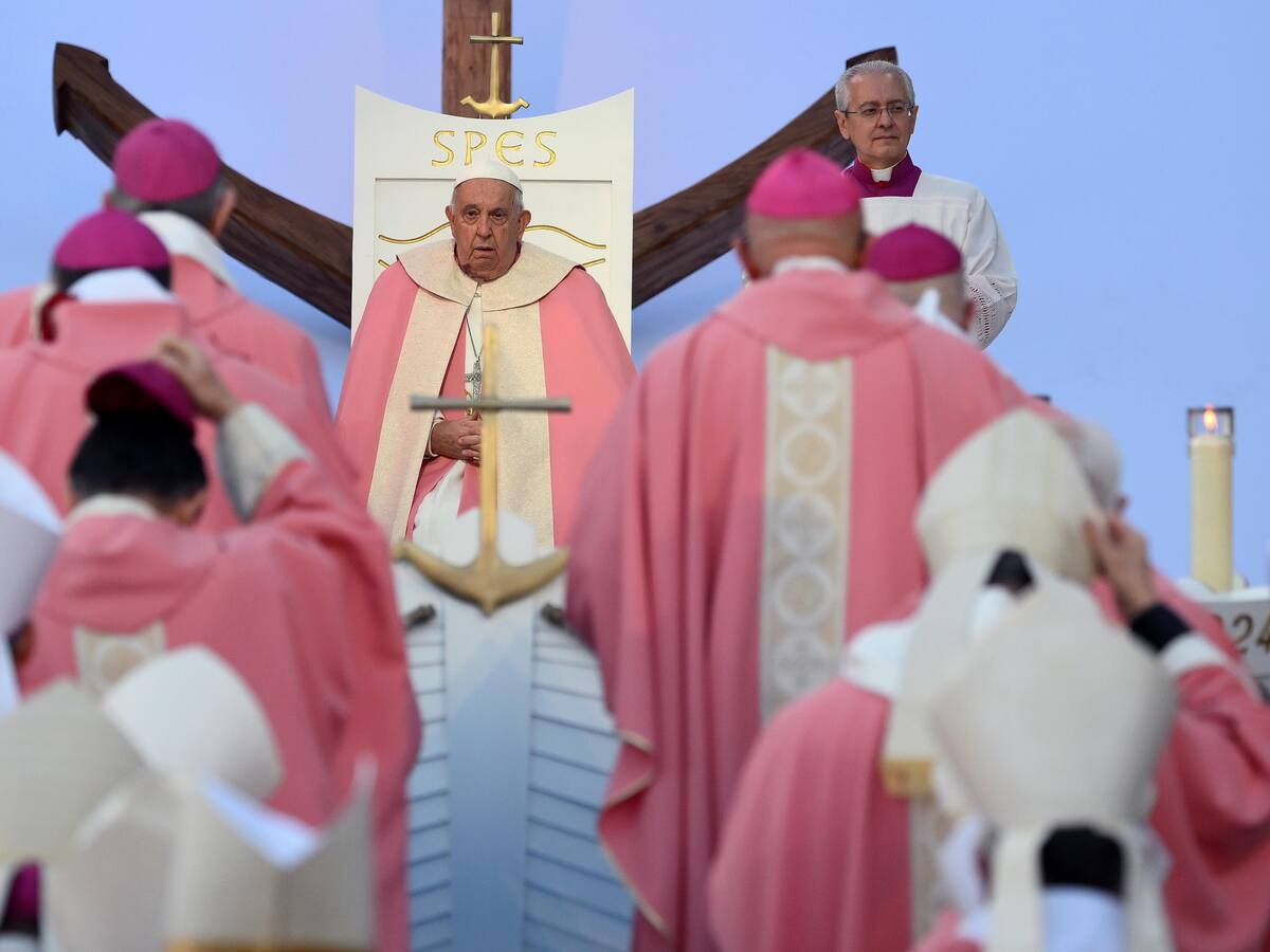 Macron y el papa hablaron de Ucrania y Siria durante la visita a Córcega