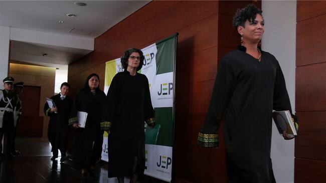 En la diligencia judicial se les pidió que entreguen "verdad completa, detallada y exhaustiva" sobre este delito que se cometió por aproximadamente 25 años.. Foto: Colprensa