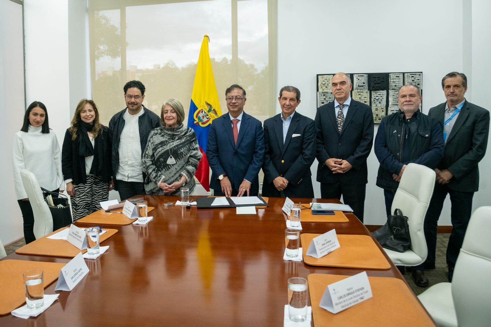 Gobierno y ganaderos firman acuerdo para la compraventa de 3 millones de hectáreas. Foto: Presidencia.