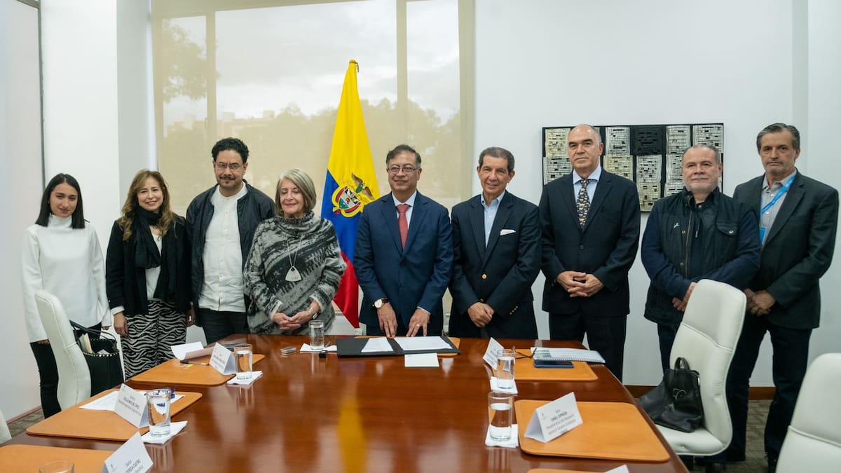 Gobierno y ganaderos firman acuerdo para la compraventa de 3 millones de hectáreas