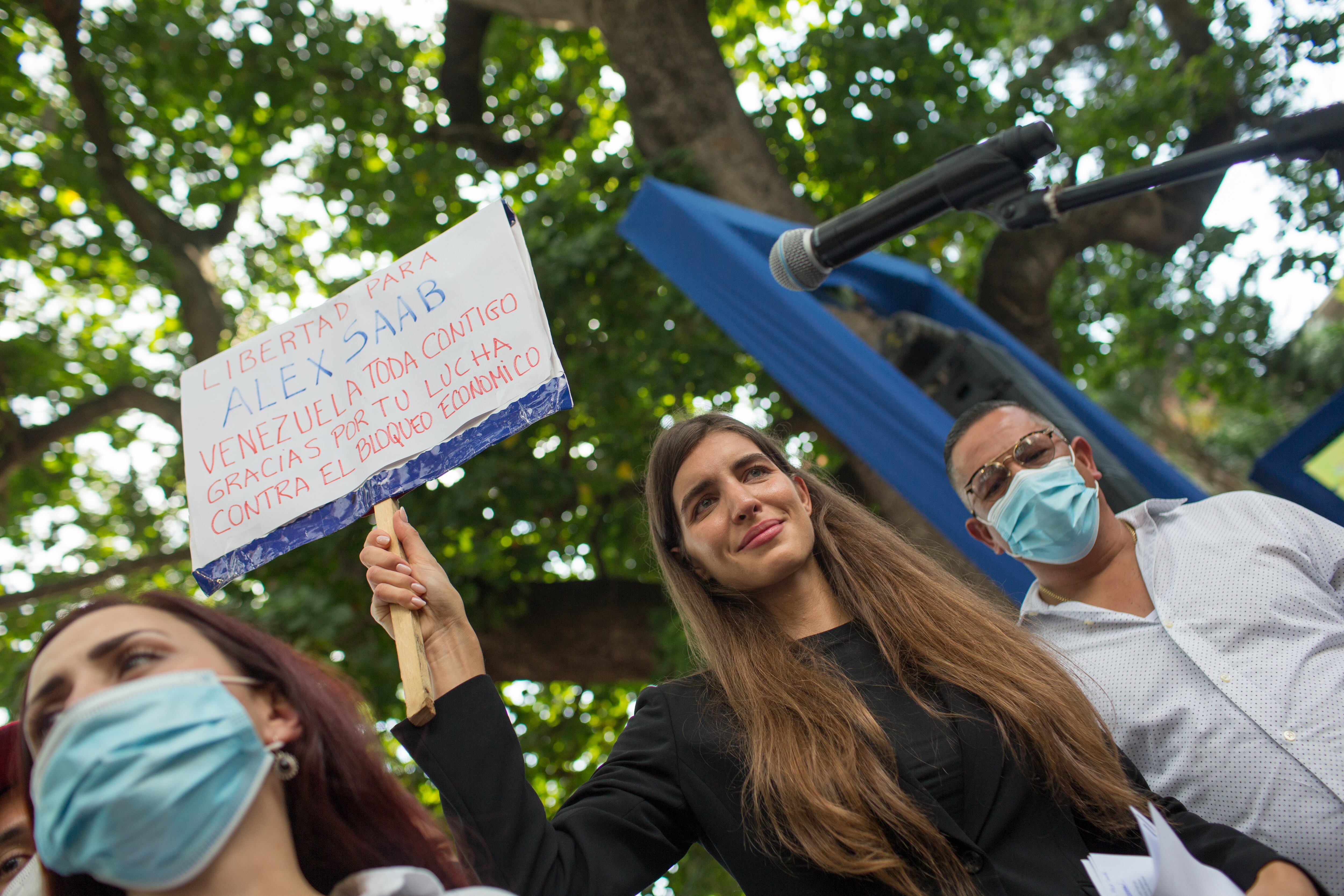 Camila Fabri, esposa de Alex Saab, durante una manifestación en Caracas, Venezuela. (Photo by Manaure Quintero/Getty Images)